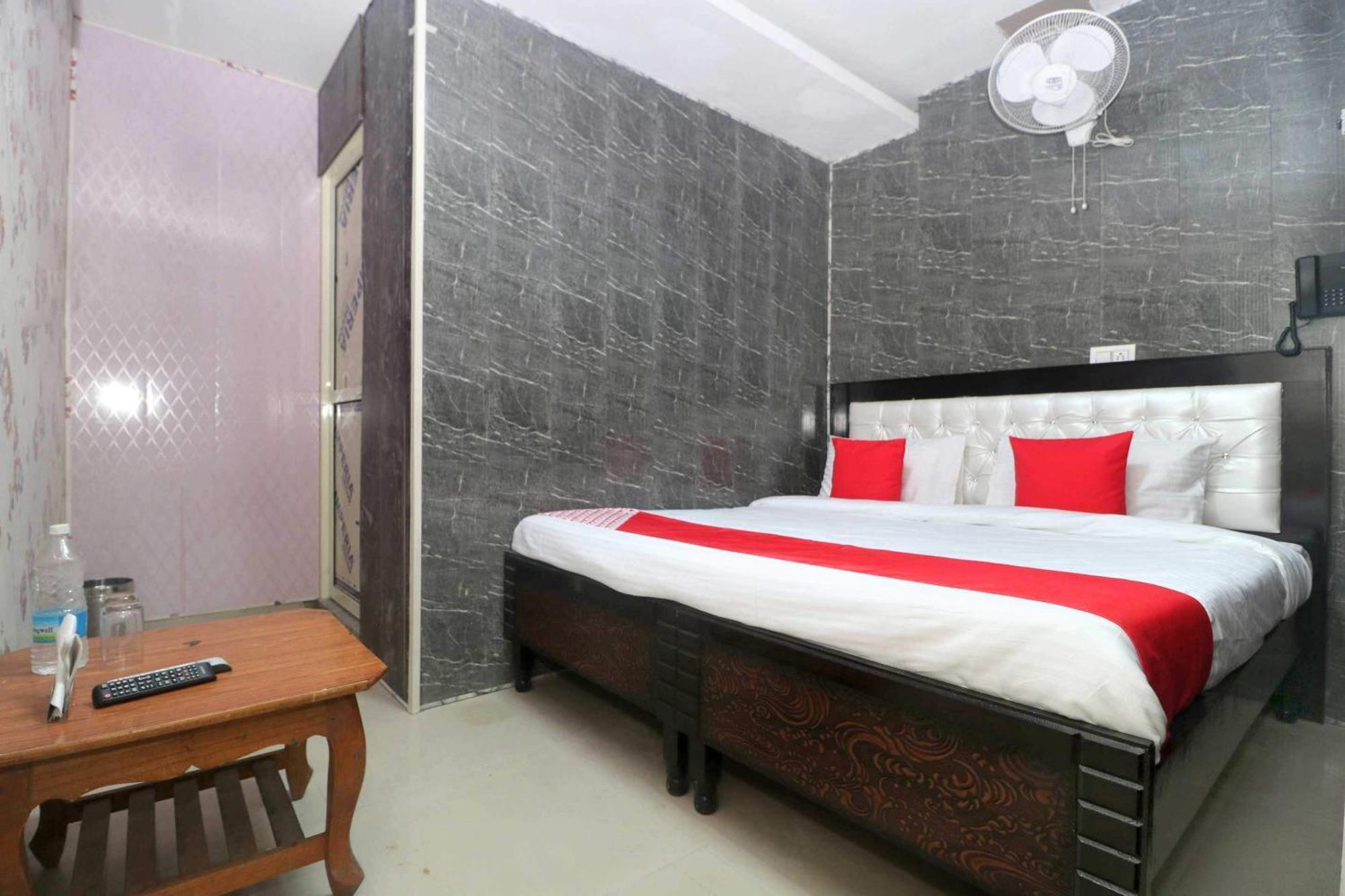 Oyo Hotel Aryan Plaza Chandīgarh Zewnętrze zdjęcie